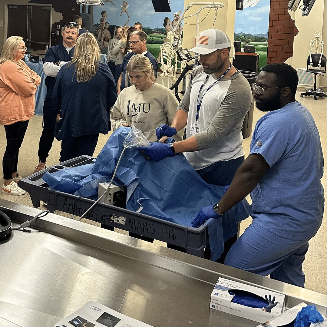 Onsite lab with students training.